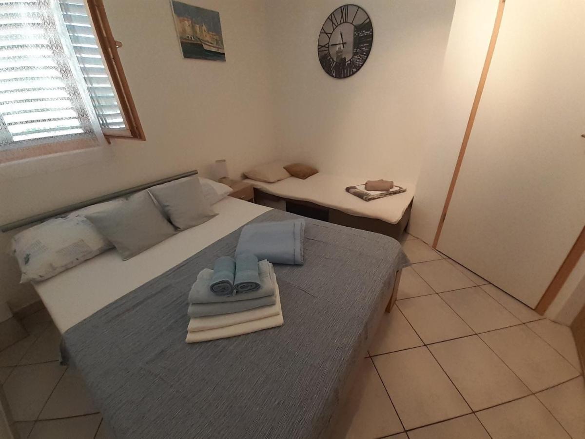 Apartmani Bilandzic-Krk Malinska Habitación foto