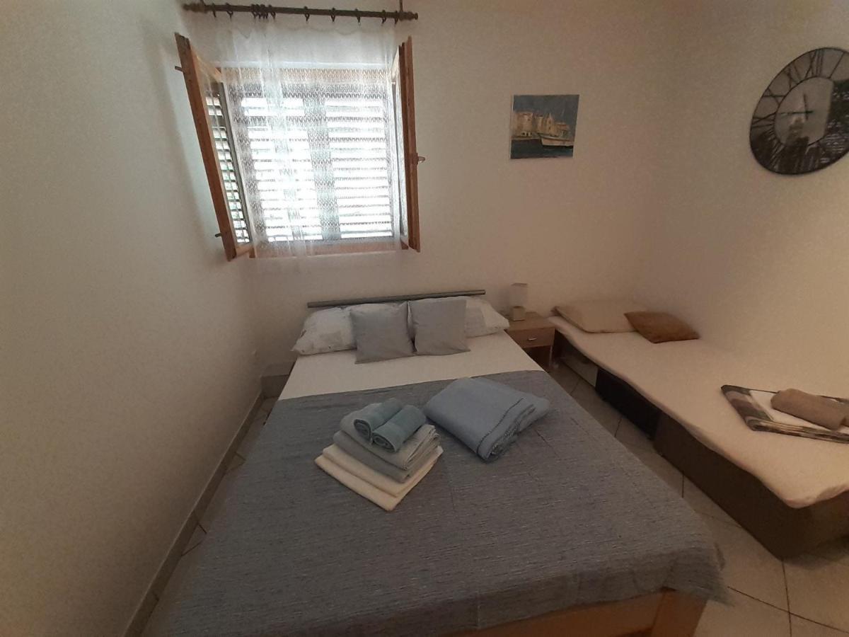 Apartmani Bilandzic-Krk Malinska Habitación foto